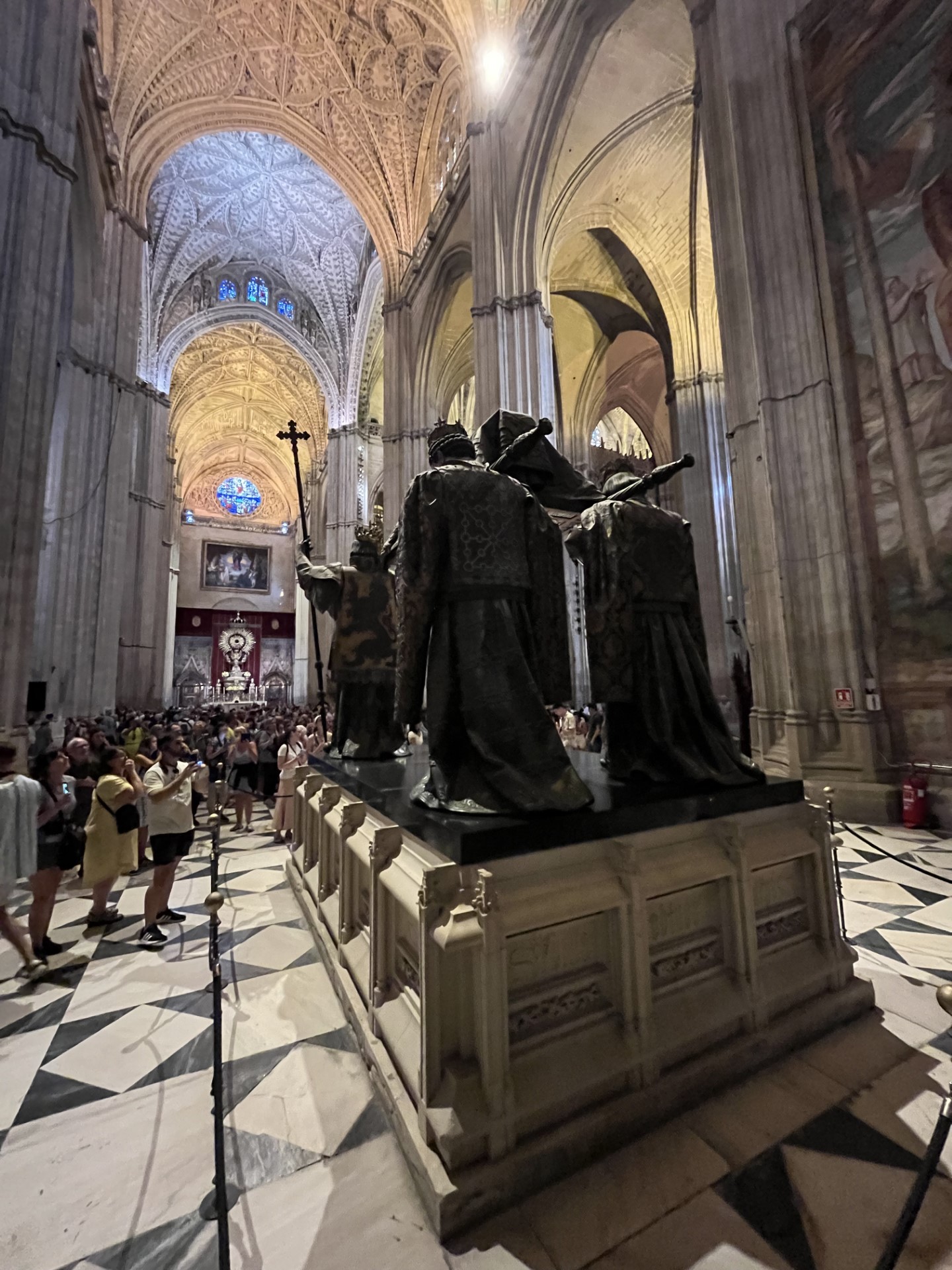 Den overdådige katedral i Sevilla huser Christoffer Columbus grav